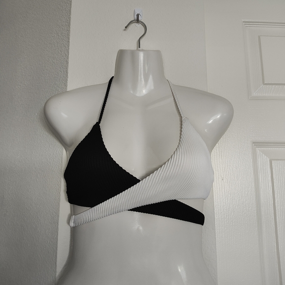 Hollister Two-tone bikini top - Picture 1 of 3